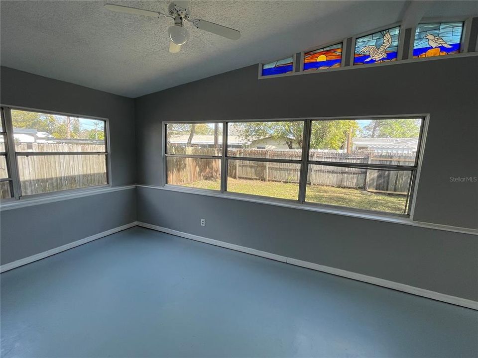 合同活跃: $1,899 (2 贝兹, 1 浴室, 1333 平方英尺)