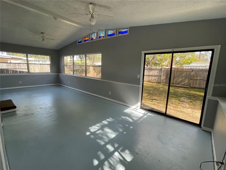 合同活跃: $1,899 (2 贝兹, 1 浴室, 1333 平方英尺)