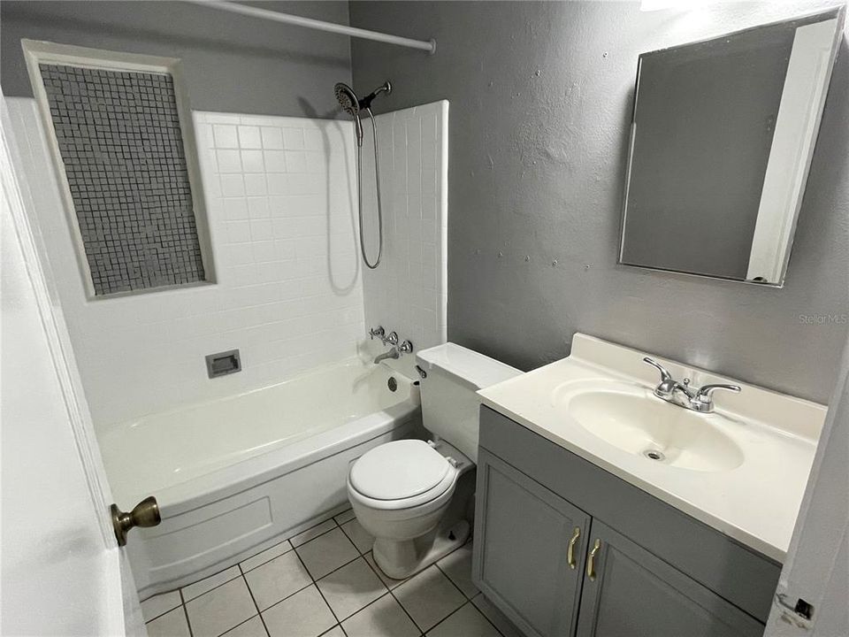 合同活跃: $1,899 (2 贝兹, 1 浴室, 1333 平方英尺)