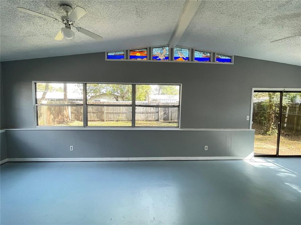 合同活跃: $1,899 (2 贝兹, 1 浴室, 1333 平方英尺)