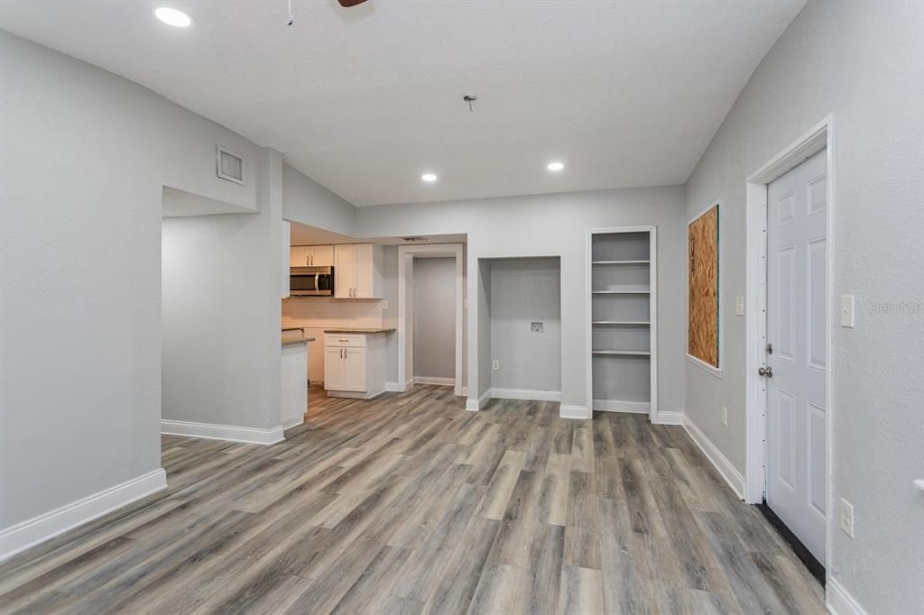 Activo con contrato: $229,000 (4 camas, 2 baños, 1012 Pies cuadrados)