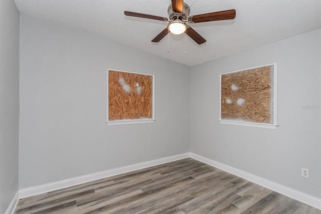 Activo con contrato: $229,000 (4 camas, 2 baños, 1012 Pies cuadrados)