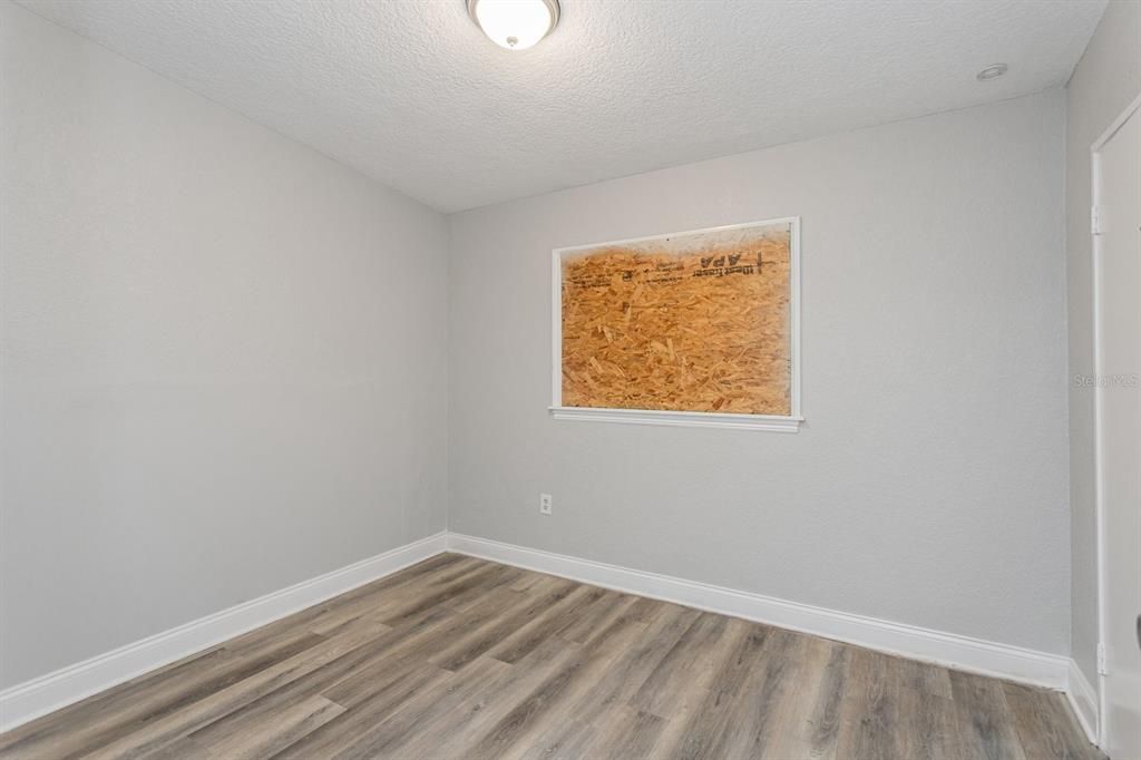 Activo con contrato: $229,000 (4 camas, 2 baños, 1012 Pies cuadrados)