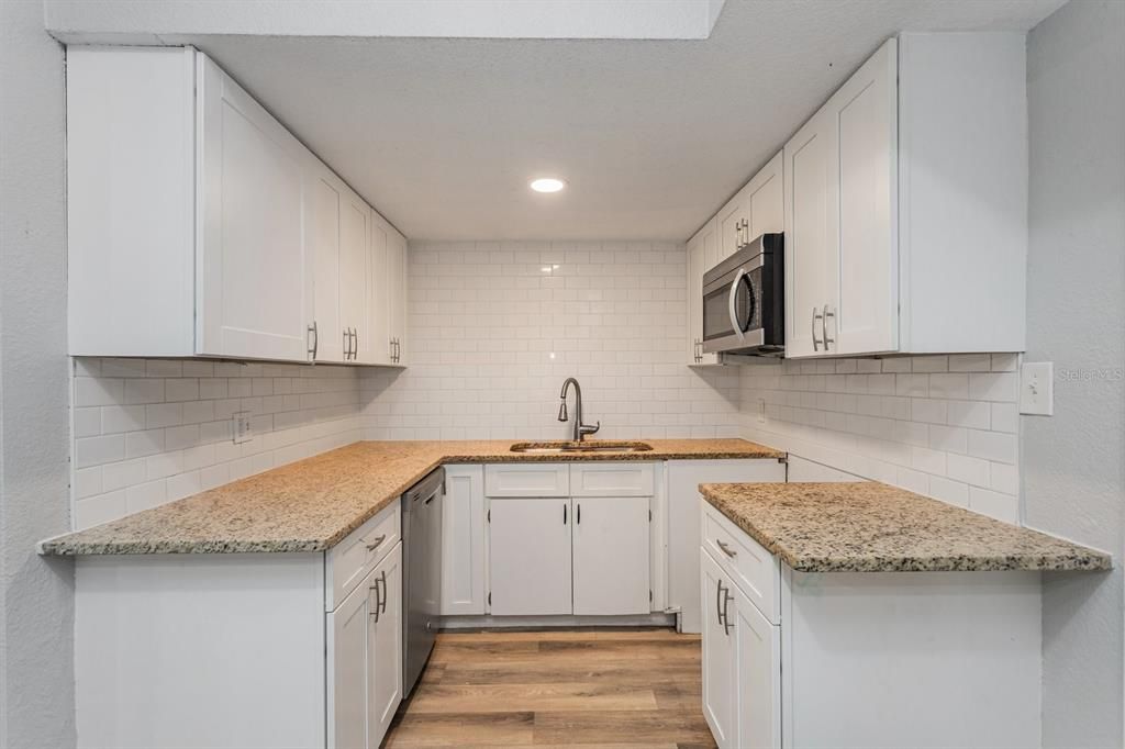 Activo con contrato: $229,000 (4 camas, 2 baños, 1012 Pies cuadrados)