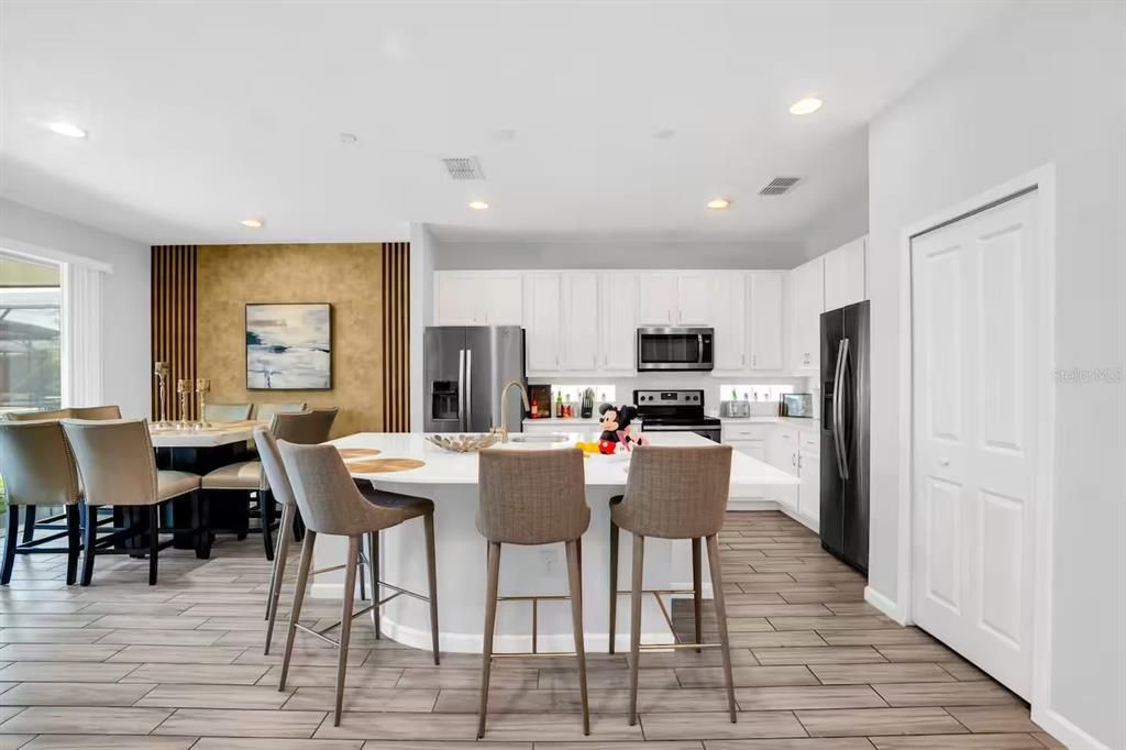 待售: $839,900 (8 贝兹, 5 浴室, 3248 平方英尺)