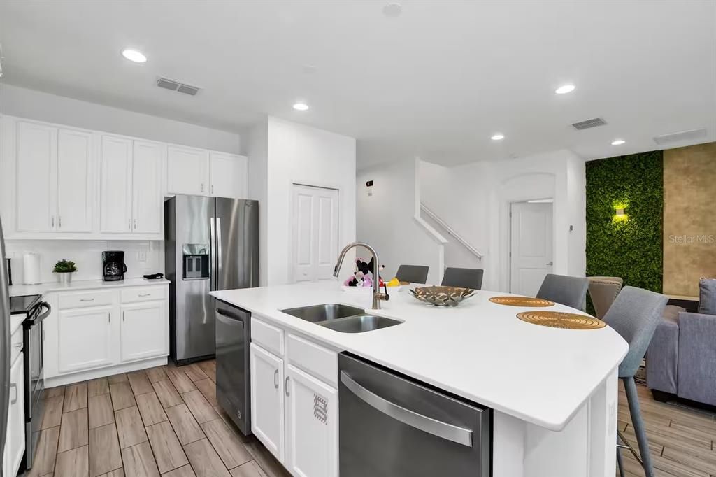 待售: $839,900 (8 贝兹, 5 浴室, 3248 平方英尺)