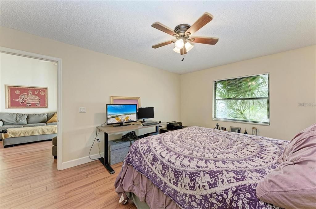 For Sale: $199,999 (2 beds, 2 baths, 1091 Square Feet)