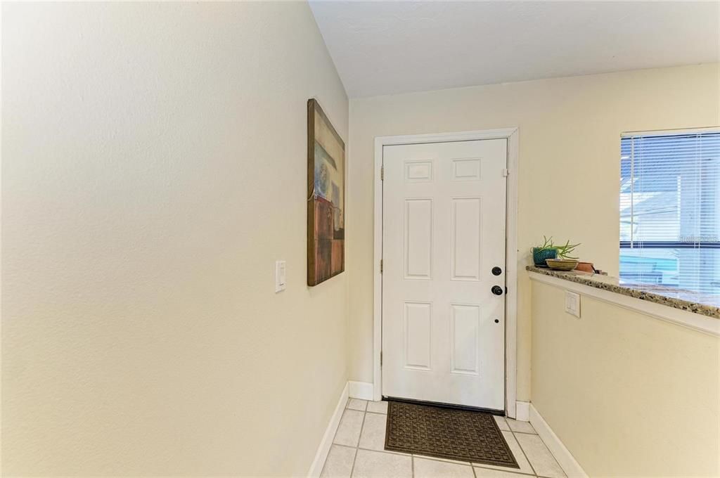 For Sale: $199,999 (2 beds, 2 baths, 1091 Square Feet)