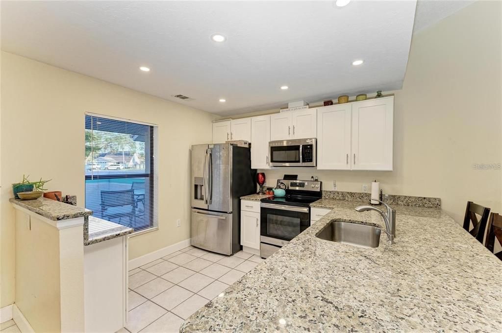 For Sale: $199,999 (2 beds, 2 baths, 1091 Square Feet)