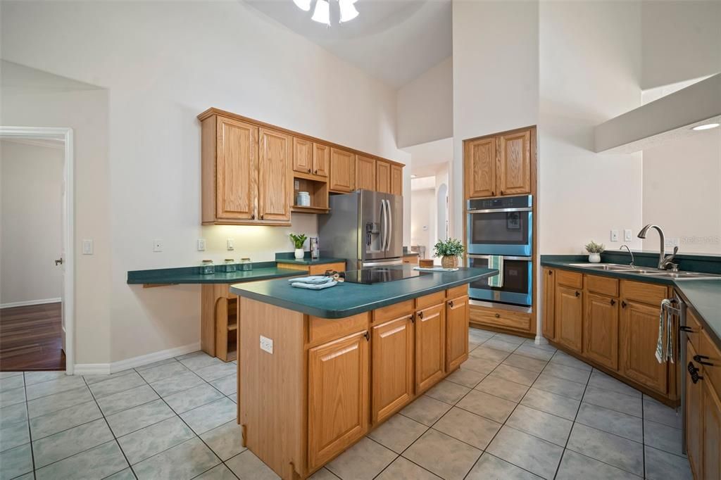 На продажу: $1,950,000 (7 спален, 5 ванн, 5250 Квадратных фут)