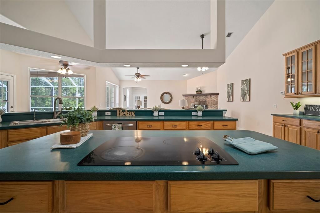 На продажу: $1,950,000 (7 спален, 5 ванн, 5250 Квадратных фут)