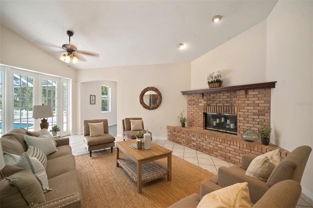 На продажу: $1,950,000 (7 спален, 5 ванн, 5250 Квадратных фут)