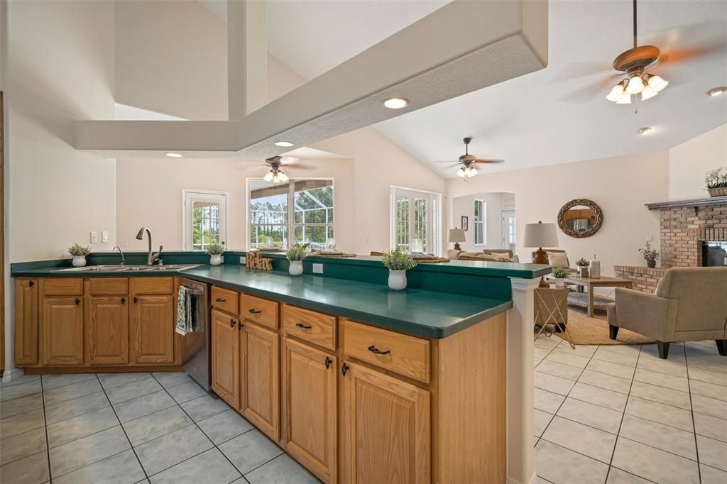 На продажу: $1,950,000 (7 спален, 5 ванн, 5250 Квадратных фут)