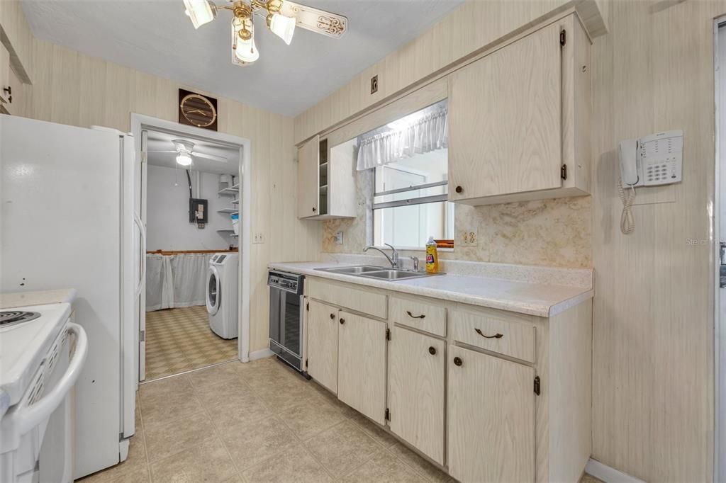 Под контрактом: $145,000 (2 спален, 1 ванн, 932 Квадратных фут)