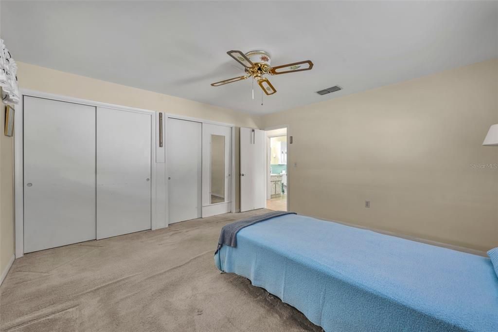 Под контрактом: $145,000 (2 спален, 1 ванн, 932 Квадратных фут)