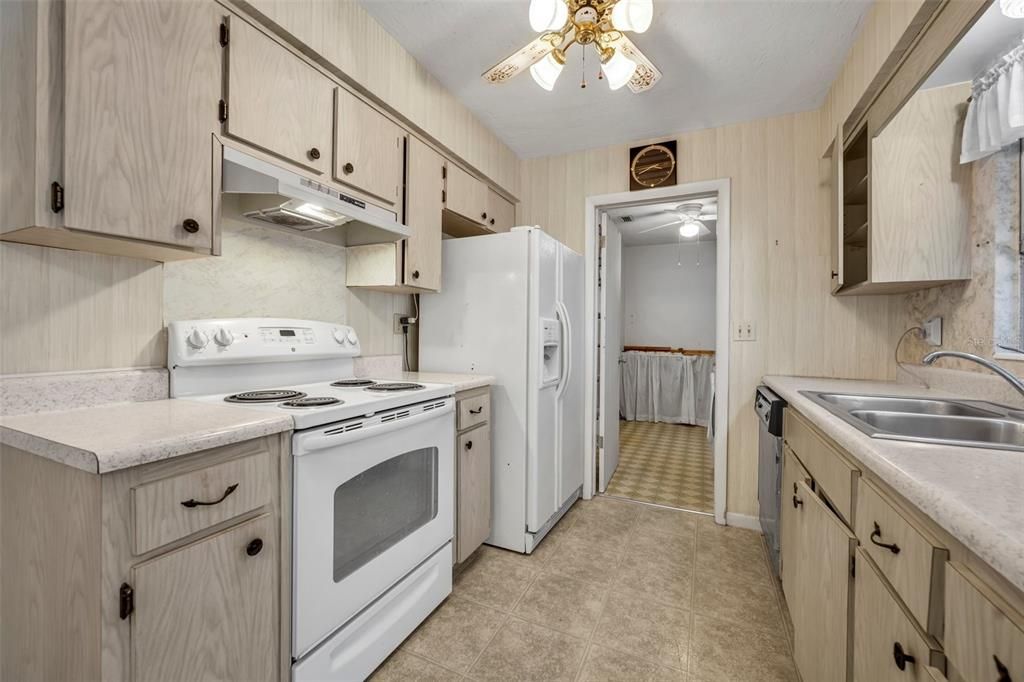 Под контрактом: $145,000 (2 спален, 1 ванн, 932 Квадратных фут)