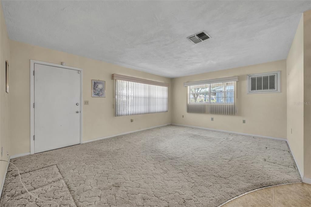 Под контрактом: $145,000 (2 спален, 1 ванн, 932 Квадратных фут)