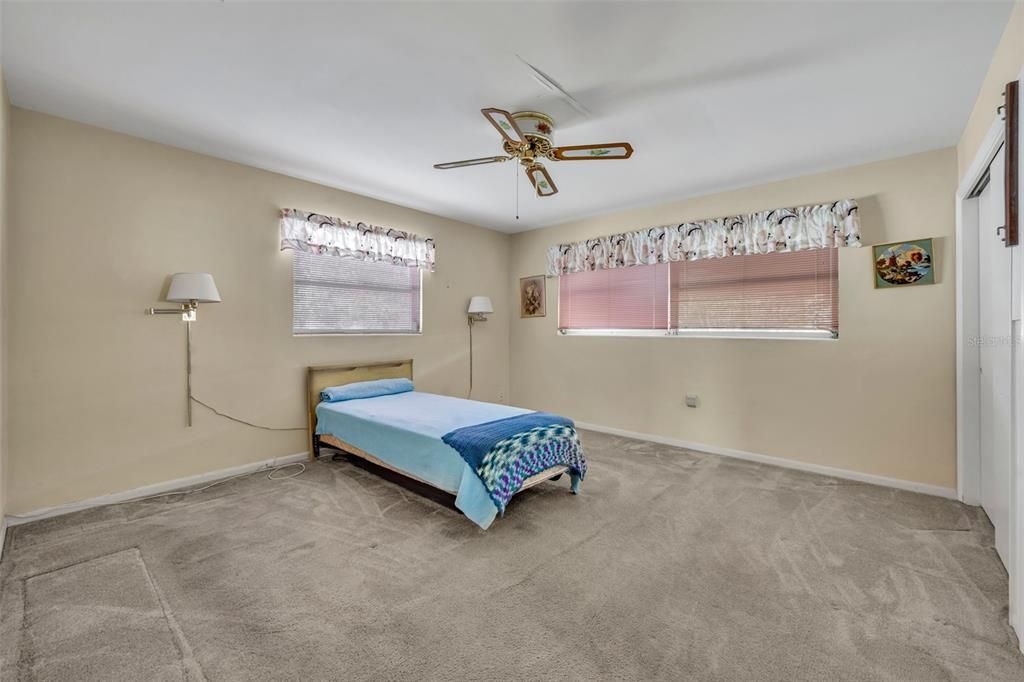 Под контрактом: $145,000 (2 спален, 1 ванн, 932 Квадратных фут)