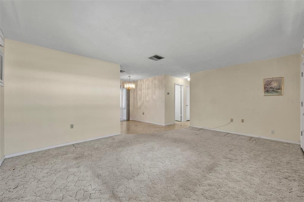 Под контрактом: $145,000 (2 спален, 1 ванн, 932 Квадратных фут)