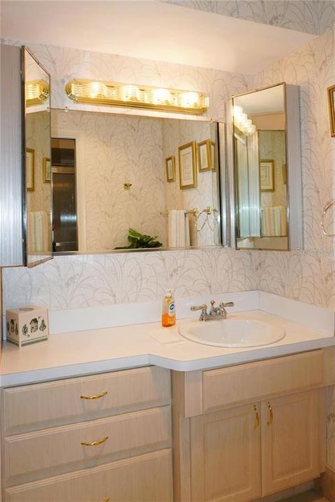 Под контрактом: $1,395 (2 спален, 1 ванн, 825 Квадратных фут)