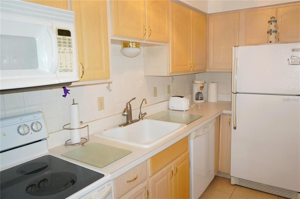 Под контрактом: $1,395 (2 спален, 1 ванн, 825 Квадратных фут)