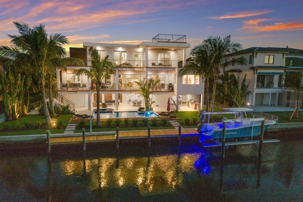 Vendido Recientemente: $4,650,000 (4 camas, 4 baños, 3925 Pies cuadrados)