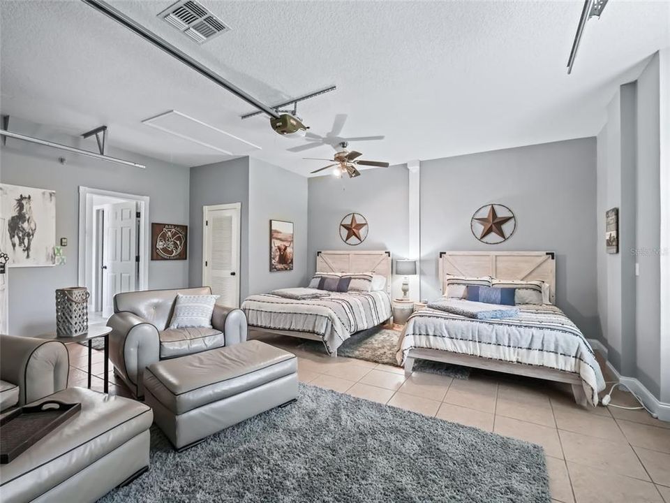 For Sale: $1,100,000 (3 beds, 2 baths, 2132 Square Feet)