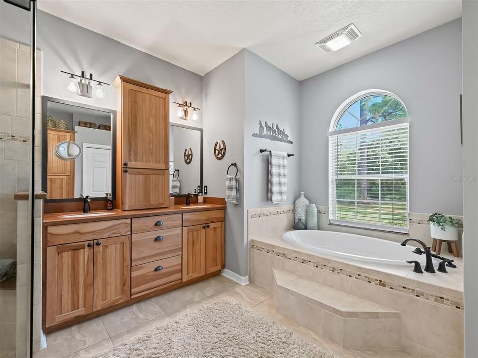 For Sale: $1,100,000 (3 beds, 2 baths, 2132 Square Feet)