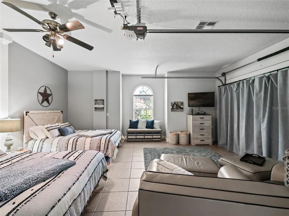 For Sale: $1,100,000 (3 beds, 2 baths, 2132 Square Feet)