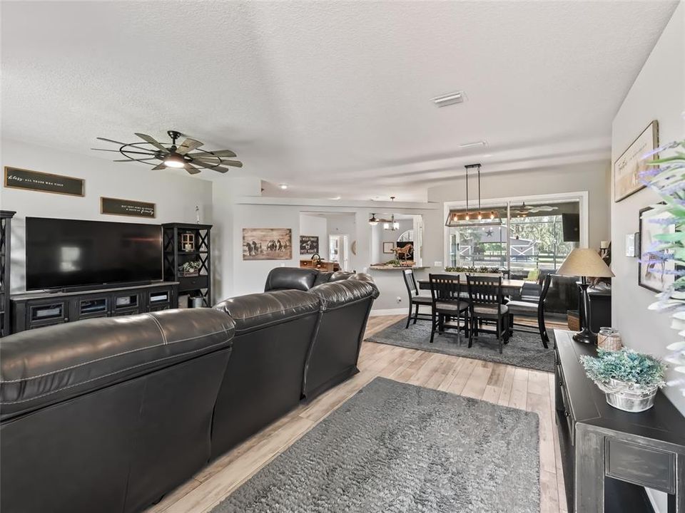 For Sale: $1,100,000 (3 beds, 2 baths, 2132 Square Feet)