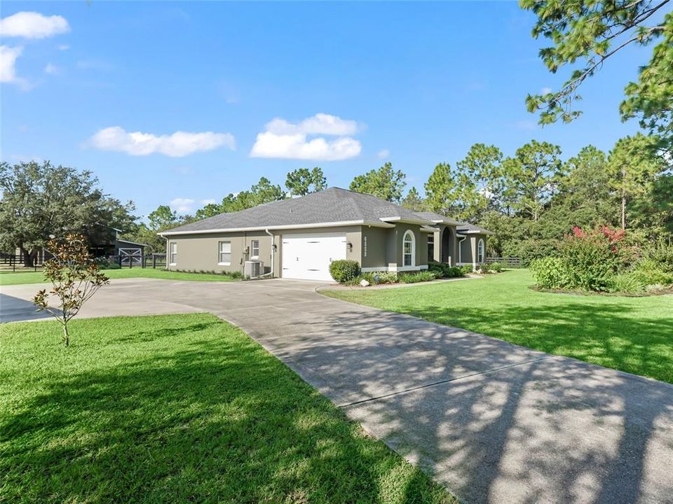 For Sale: $1,100,000 (3 beds, 2 baths, 2132 Square Feet)