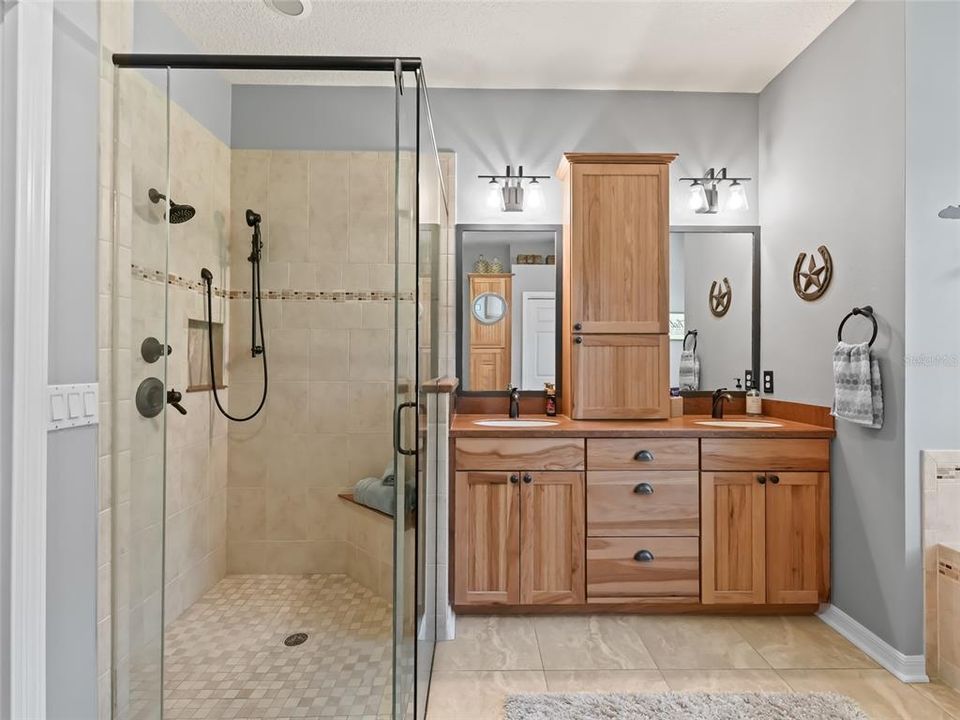 For Sale: $1,100,000 (3 beds, 2 baths, 2132 Square Feet)