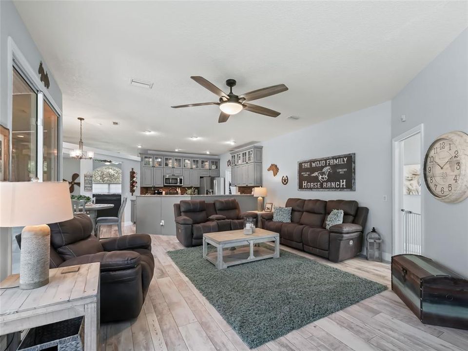 For Sale: $1,100,000 (3 beds, 2 baths, 2132 Square Feet)