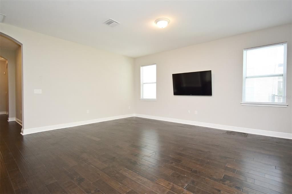 Activo con contrato: $574,000 (3 camas, 2 baños, 1709 Pies cuadrados)