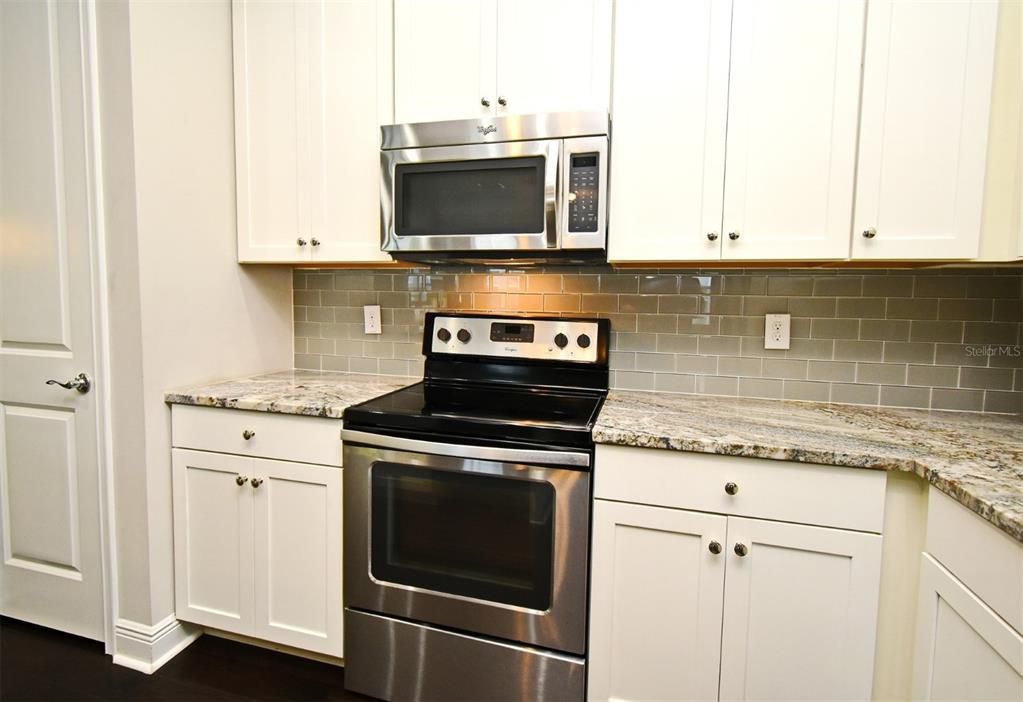 Activo con contrato: $574,000 (3 camas, 2 baños, 1709 Pies cuadrados)