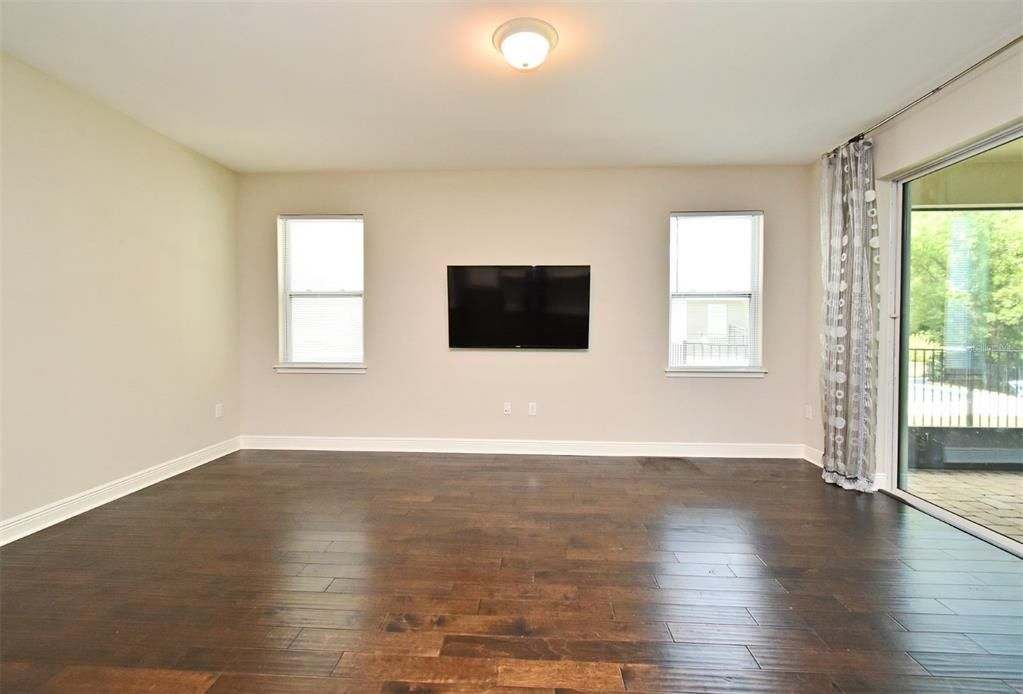 Activo con contrato: $574,000 (3 camas, 2 baños, 1709 Pies cuadrados)