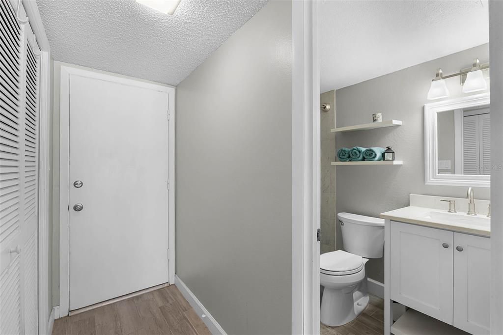 待售: $375,000 (2 贝兹, 2 浴室, 1227 平方英尺)