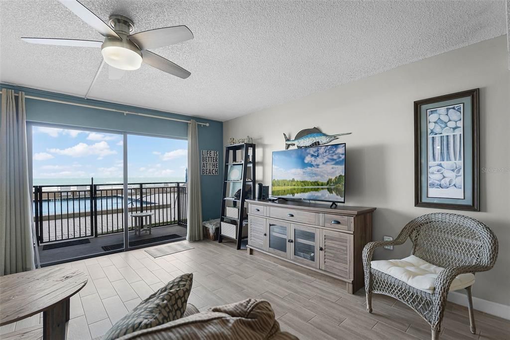 待售: $375,000 (2 贝兹, 2 浴室, 1227 平方英尺)