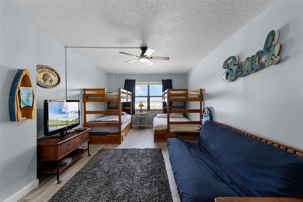 待售: $375,000 (2 贝兹, 2 浴室, 1227 平方英尺)