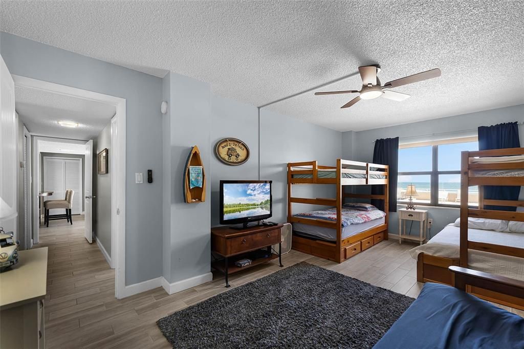 待售: $375,000 (2 贝兹, 2 浴室, 1227 平方英尺)