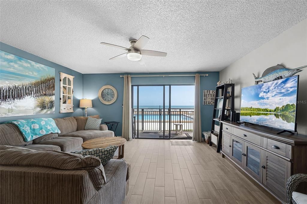 待售: $375,000 (2 贝兹, 2 浴室, 1227 平方英尺)