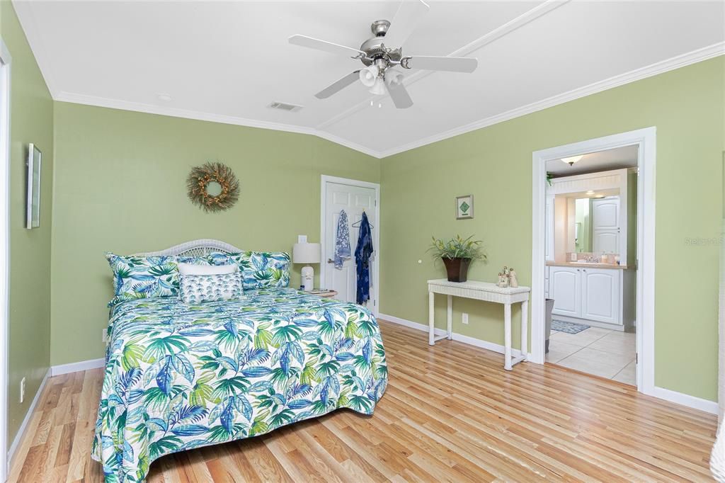 Под контрактом: $249,000 (2 спален, 2 ванн, 1539 Квадратных фут)