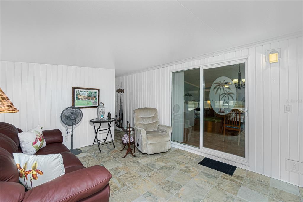 Под контрактом: $249,000 (2 спален, 2 ванн, 1539 Квадратных фут)