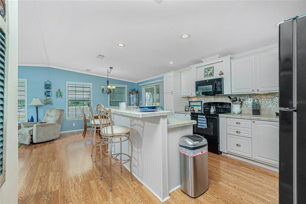 Под контрактом: $249,000 (2 спален, 2 ванн, 1539 Квадратных фут)