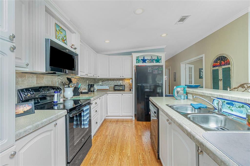 Под контрактом: $249,000 (2 спален, 2 ванн, 1539 Квадратных фут)