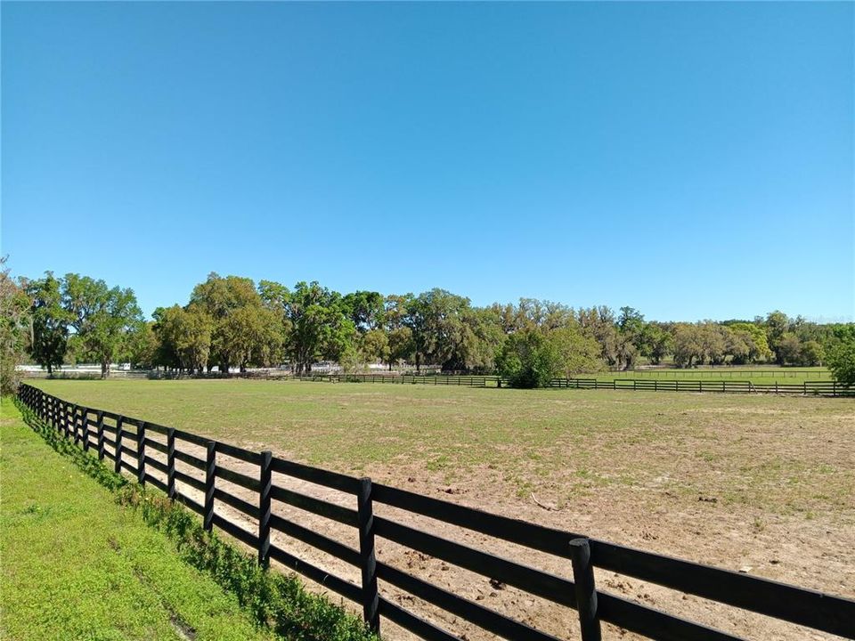 For Sale: $775,000 (1 beds, 1 baths, 1220 Square Feet)