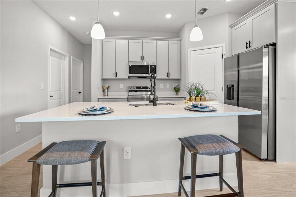 На продажу: $284,999 (4 спален, 2 ванн, 1674 Квадратных фут)