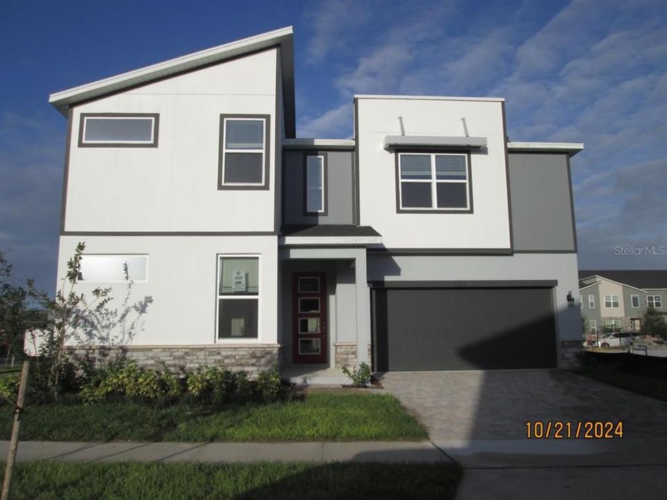 Недавно продано: $807,917 (8 спален, 6 ванн, 4166 Квадратных фут)