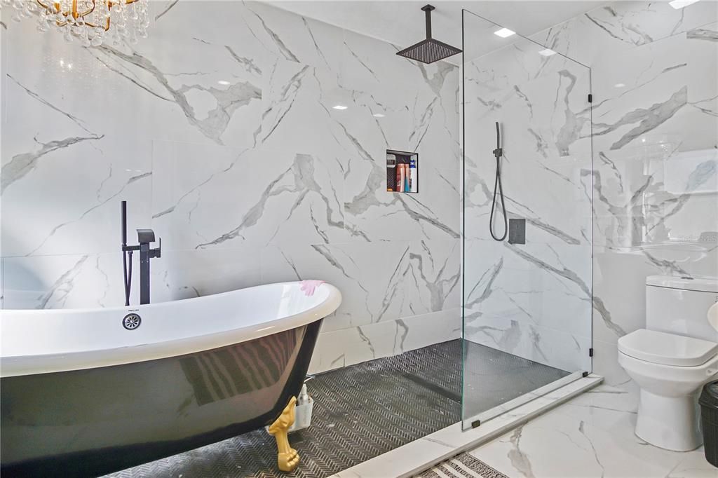 For Rent: $3,595 (4 beds, 2 baths, 2304 Square Feet)