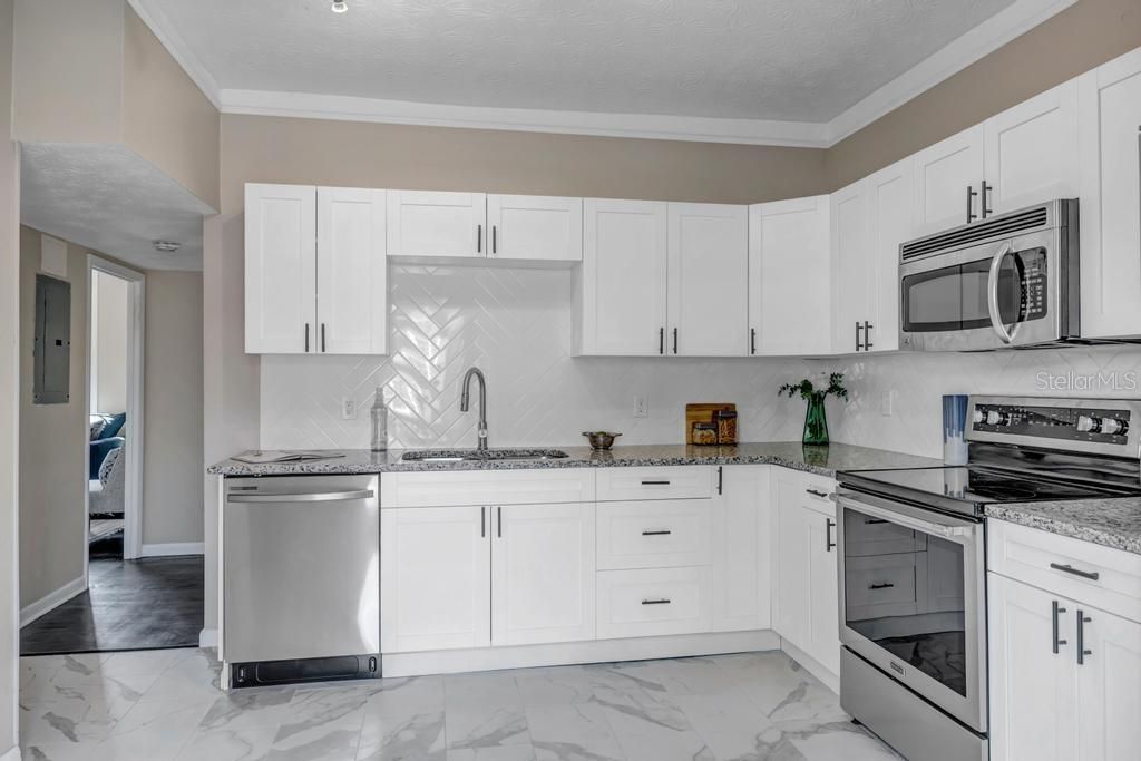 待售: $420,000 (5 贝兹, 2 浴室, 2240 平方英尺)